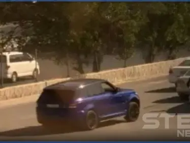 بالفيديو|| سائق سيارة يدهس رجلاً هاجمه بـ"ساطور" في أحد شوارع الكويت.. والسلطات تتحرك - وكالة ستيب نيوز