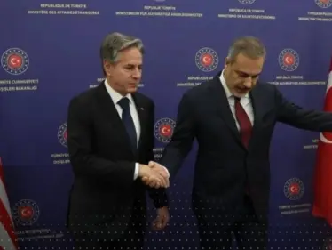 صحيفة تكشف لماذا رفض وزير خارجية تركيا معانقة بلينكن خلال لقائهما في أنقرة - وكالة ستيب نيوز