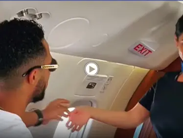 بالفيديو|| محمد رمضان يثير الجدل بفيديو راقص مع المضيفات داخل طائرته.. ومطالبة بالتحرك أمنياً ضدهم - وكالة ستيب نيوز