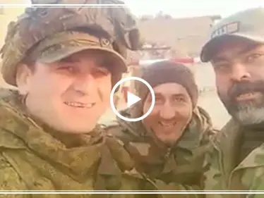 شاهد بالفيديو ||عناصر النظام السوري يستهزؤن من جندي روسي والنظام بطريقة ساخرة - وكالة ستيب نيوز