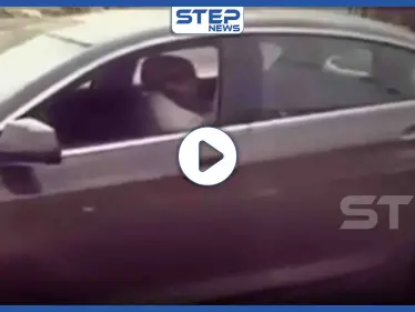 بالفيديو|| شابان عربيان يقبلان شفتي بعضهما بطريقة "مخلة بالآداب" وسط الشارع.. والشرطة تتحرك - وكالة ستيب نيوز