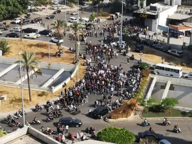 بالفيديو || قتيل وعدد من الجرحى باشتباك في الطيونة خلال تحركات لحزب الله - وكالة ستيب نيوز