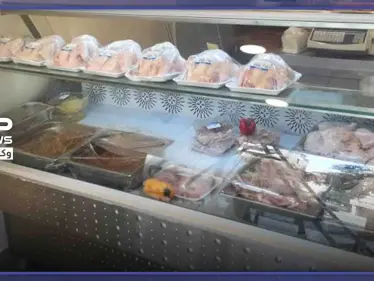 صاحب محل فروج بـ"جبلة" يدعم الليرة السورية ببيعه فروج مصاب بفيروس "إي-كولاي"! - وكالة ستيب نيوز