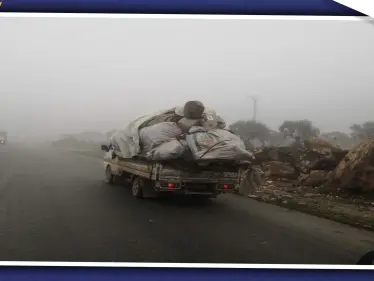 بالصور|| حركة نزوح جديدة من مدينة سراقب بريف إدلب - وكالة ستيب نيوز