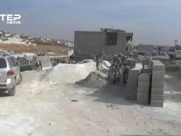 غلاء المحروقات واستمرارية القصف والنزوح يتسبب بغلاء مواد البناء والأسمنت وازدياد معاناة الأهالي في الشمال السوري - وكالة ستيب نيوز