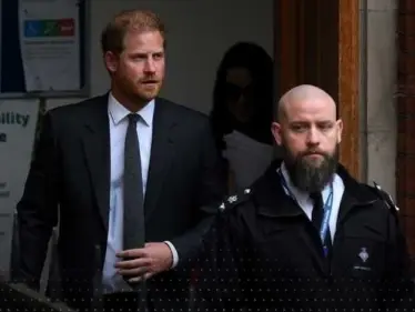 الأمير هاري في محكمة بلندن.. ومحاميه يكشف سبب رفعه دعوى قضائية ضد صحافيين - وكالة ستيب نيوز