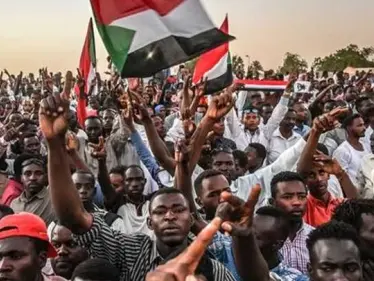 مظاهرات قرب القصر الجمهوري في الخرطوم والأمن يفرقها بالغاز المسيل للدموع - وكالة ستيب نيوز