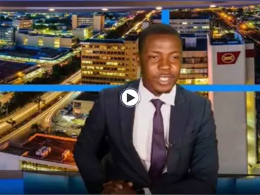 بالفيديو|| مذيع يفضح إدارته ويقطع نشرة الأخبار ليطالب بدفع الرواتب له ولزملائه وردة فعل القناة - وكالة ستيب نيوز