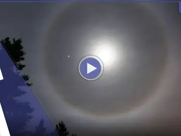 شاهد || هالة حمراء حول القمر تثير جدلاً.. إليك حقيقتها ومدى ارتباطها بتنبؤات الزلازل - وكالة ستيب نيوز