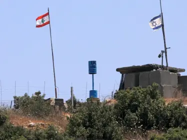 بالفيديو || تحرك إسرائيلي على الحدود مع لبنان.. استنفار كبير وإلقاء قنابل ضوئية - وكالة ستيب نيوز