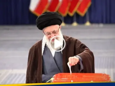 إيران تفتح صناديق الاقتراع بانتخابات مجلسي الشورى وخبراء القيادة.. وخامنئي يدلي بصوته (فيديو) - وكالة ستيب نيوز