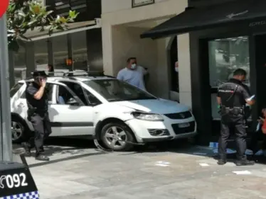 سيارة قس تدهس عدداً من المارة في مدينة ماربلا الإسبانية وتخلّف عشرات الإصابات - وكالة ستيب نيوز