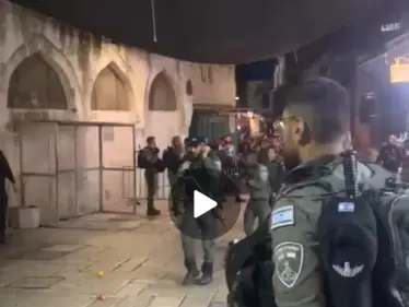 بالفيديو|| إصابة جنديين إسرائيليين خلال عملية طعن بالقدس.. والشرطة الإسرائيلية تقتل منفذها وسط الشارع - وكالة ستيب نيوز