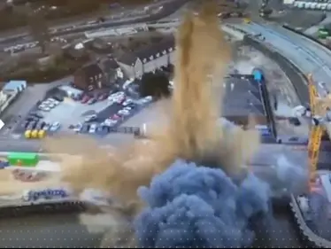 شاهد لحظة انفجار قنبلة من مخلفات الحرب العالمية الثانية في بريطانيا - وكالة ستيب نيوز