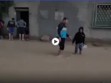 بالفيديو || بعد أمطار غزيرة.. ضحايا بفيضانات في اليمن والجزائر - وكالة ستيب نيوز