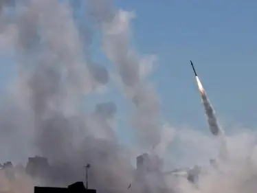 بالفيديو || صواريخ تستهدف مستوطنة إسرائيلية قرب الحدود مع لبنان وإسرائيل ترد - وكالة ستيب نيوز