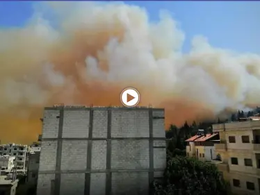 بالفيديو|| النيران تحاصر الغابات... حرائق سوريا تلتهم المزيد بمعقلين للأسد تزامناً مع انتفاضة شعبية - وكالة ستيب نيوز