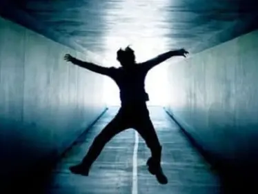 السقوط في المنام وتفسير هذا الشعور وجميع التفاصيل - وكالة ستيب نيوز