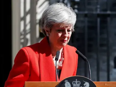 بالفيديو.. رئيسة وزراء بريطانيا تستقيل من منصبها بخطاب عاطفي تملؤه الدموع - وكالة ستيب نيوز