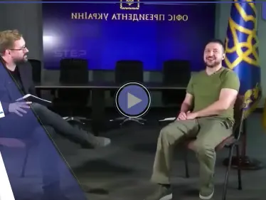 بالفيديو|| سؤال عن بوتين أضحك زيلينسكي.. وهكذا ردَّ على مذيع طلب منه 