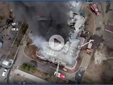 استخدموا المراوح لإبعاد الدخان.. جراحون يكملون عملية قلب معقدة بينما ألسنة اللهب تحاصرهم (فيديو وصور) - وكالة ستيب نيوز