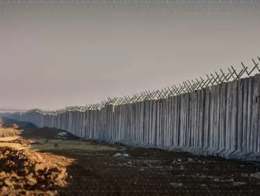 العراق يعلن إنجاز شبكة دفاعية متكاملة على حدوده مع سوريا: تفاصيل الجدار الخرساني - وكالة ستيب نيوز