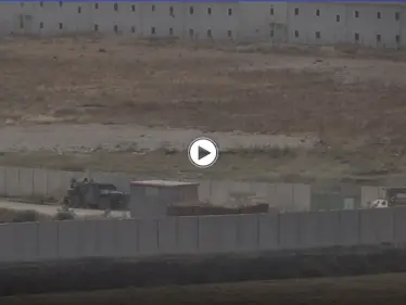 بالفيديو || اشتباكات بين نازحين سوريين وجنود أتراك شمال إدلب بعد مقتل طفل برصاص حرس الحدود التركي - وكالة ستيب نيوز