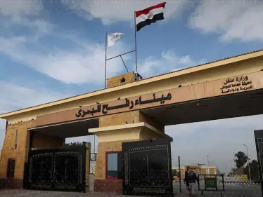 قرار إسرائيلي بفتح معبر رفح للمغادرة فقط وتصعيد عسكري في غزة - وكالة ستيب نيوز