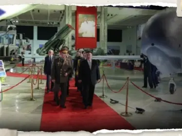 زعيم كوريا الشمالية يكشف أمام وزير الدفاع الروسي سلاحاً لم يعرض من قبل (صور) - وكالة ستيب نيوز