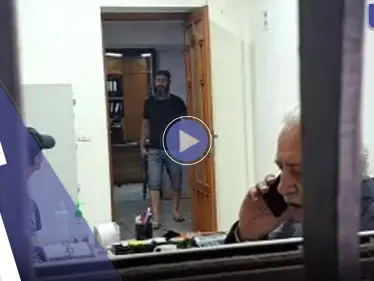 بالفيديو|| لبناني يحتجز رهائن داخل بنك في بيروت.. والسبب "سطو" المصرف على نقوده ! - وكالة ستيب نيوز