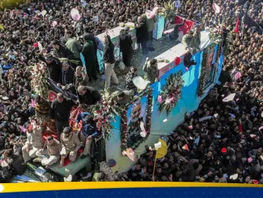 شاهد || 20 قتيلاً على الأقل بانفجارين قرب مقبرة سليماني في ذكرى مقتله - وكالة ستيب نيوز