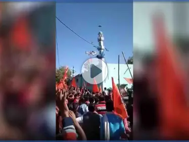 بالفيديو|| مجموعات من الهندوس يهاجمون مسجد أهل السنة بالهند ويحاولون تحطيم المئذنة - وكالة ستيب نيوز
