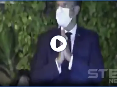 الرئيس الفرنسي يحتسي القهوة في بيت فيروز وتهديه لوحة فنية تحمل رسائل (فيديو) - وكالة ستيب نيوز