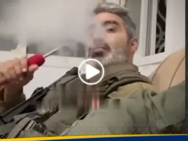 شاهد|| جنود إسرائيليون يدخنون 