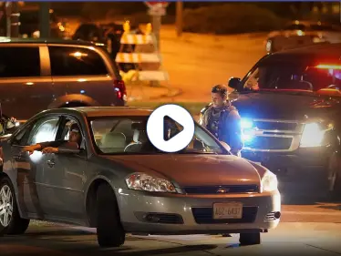 فيديو لامرأة كبلتها الشرطة بدون ملابس يثير غضباً في شيكاغو الأمريكية - وكالة ستيب نيوز