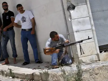 اشتباكات داميّة بين مسلحي عائلة "حميشو" وشبيحة حي المرجة بحلب، والتفاصيل!! - وكالة ستيب نيوز