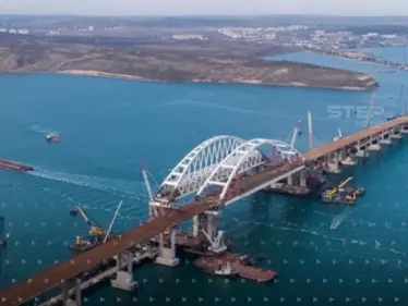 أوكرانيا تهدد بقصف جسر كيرتش الذي كلف روسيا 4 مليار والأخيرة تعتبر ذلك "إرهاباً" - وكالة ستيب نيوز