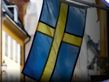 شاهد|| تكسير وإحراق عدد من السيارات في مدينة مالمو السويدية رداً على حرق القرآن الكريم - وكالة ستيب نيوز