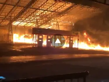 بالفيديو|| حريق ضخم يلتهم محطة وقود شمالي إدلب يوقع قتلى وجرحى - وكالة ستيب نيوز