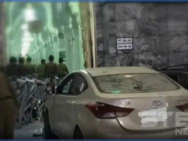 بالفيديو|| سيارة مسرعة تقتحم الحرم المكي وتصطدم بإحدى بواباته.. والسلطات توضح - وكالة ستيب نيوز