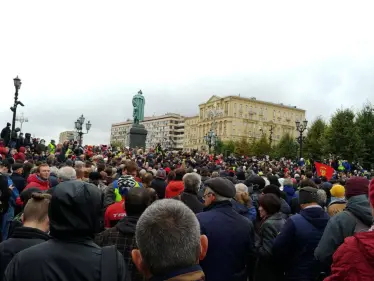 بالفيديو|| مظاهرات في ساحة بوشكين وسط العاصمة الروسية موسكو - وكالة ستيب نيوز