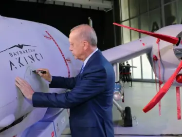 طائرة بيرقدار التركية التي غيّرت معادلات.. تعرّف عليها وعلى صانعها الذي بات ابنه صهر أردوغان - وكالة ستيب نيوز