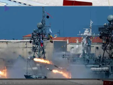 شاهد|| لحظة قيام أسطول روسيا بالبحر الأسود بصد هجوم طائرات بدون طيار - وكالة ستيب نيوز