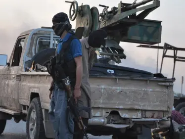 حصري: مجزرة للتحالف في سجن لداعش بدير الزور، فهل استغلّها التنظيم بتصفية أمرائه ؟! - وكالة ستيب نيوز