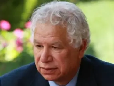 وفاة الشاعر والروائي الفلسطيني مريد البرغوثي - وكالة ستيب نيوز