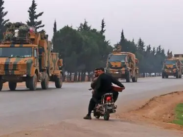 بالفيديو|| شاحنة تركية تدهس سورياً في مدينة الباب وتسبب له إصابة بالغة وتستكمل طريقها - وكالة ستيب نيوز