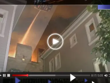 شاهد|| النيران تلتهم أشهر معالم إسطنبول الأثرية.. واحتمالان يقفان خلف الحريق - وكالة ستيب نيوز