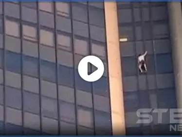 بالفيديو|| شاب مغامر يتسلق ناطحة سحاب في باريس بيدين عاريتين.. والسلطات تتحرك - وكالة ستيب نيوز