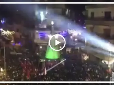 بالفيديو|| موالو النظام السوري بحلب يحتفلون بذكرى تهجير حلب الشرقية .. وينيرون شجرة الميلاد! - وكالة ستيب نيوز