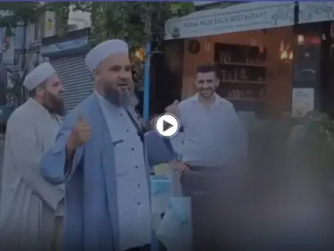 بالفيديو|| ثلاثة دعاة من الشيوخ يتجولون بين المطاعم والمقاهي في إسطنبول وهكذا كانت ردة فعل الناس - وكالة ستيب نيوز